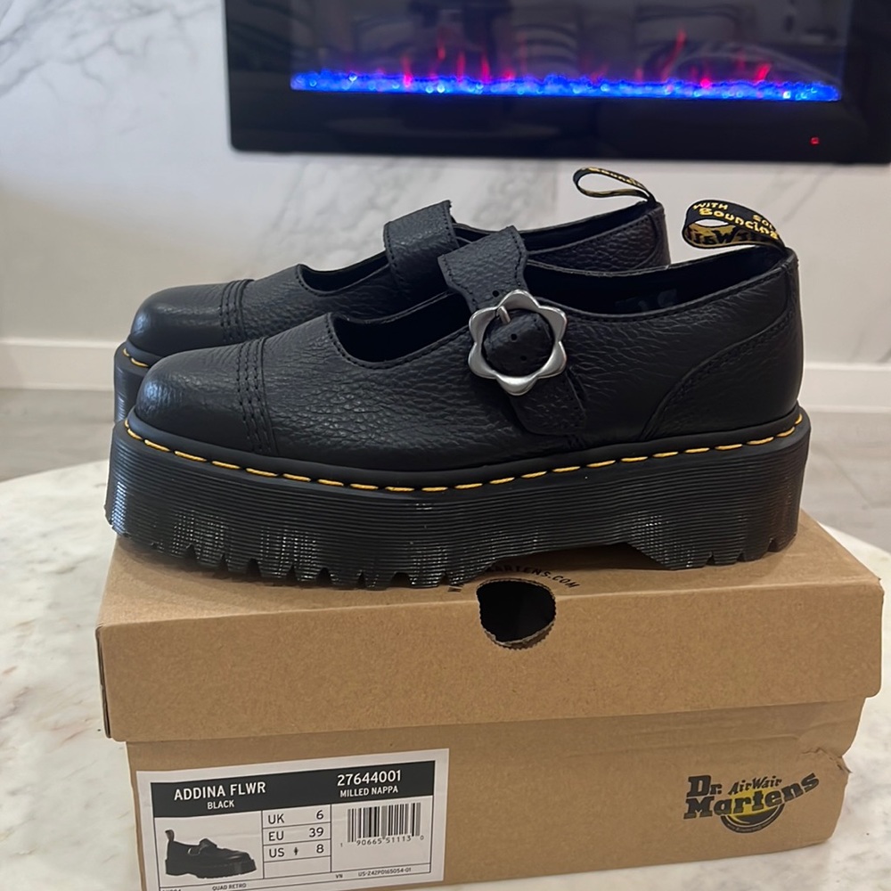 New never worn! DR. MARTENS ADDINA FLOWER PLATFORM OXFORD